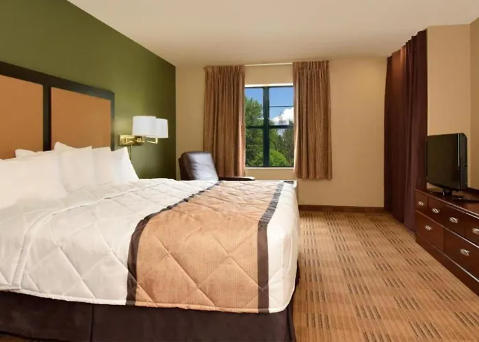6 Corporate Extended Chicago Il 4*