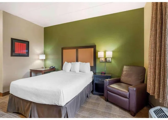 6 Corporate Extended Chicago Il 4*